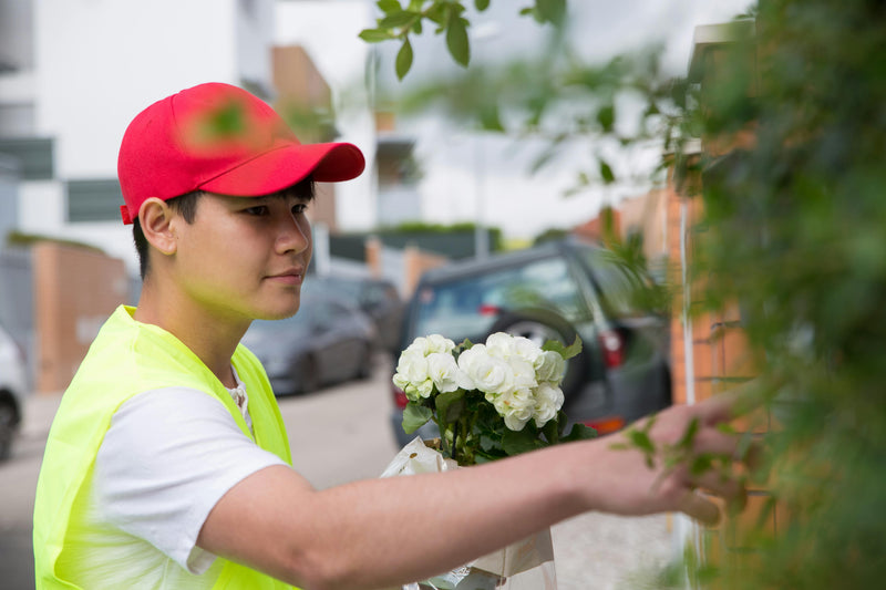 Online Flower Delivery Vs In-Store: What’s Better?