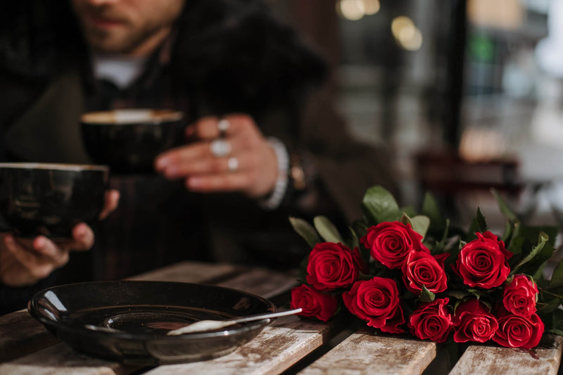 Should I buy flowers for a first date? Expert Opinion