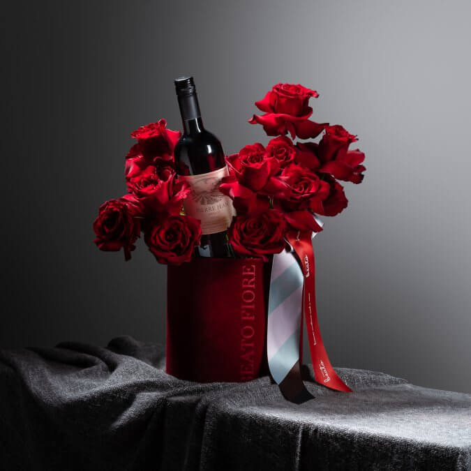 Box of roses with wine