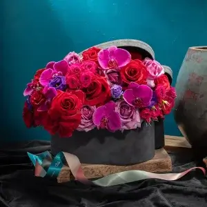 Icaria | Floral Giftbox