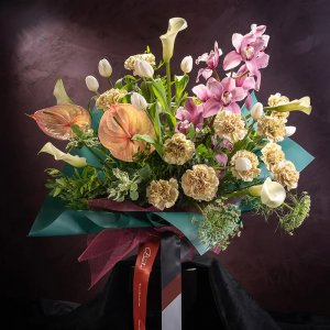 Shimmerith | Podium Bouquet - https://beato.com.sg/product/shimmerith-podium-bouquet/