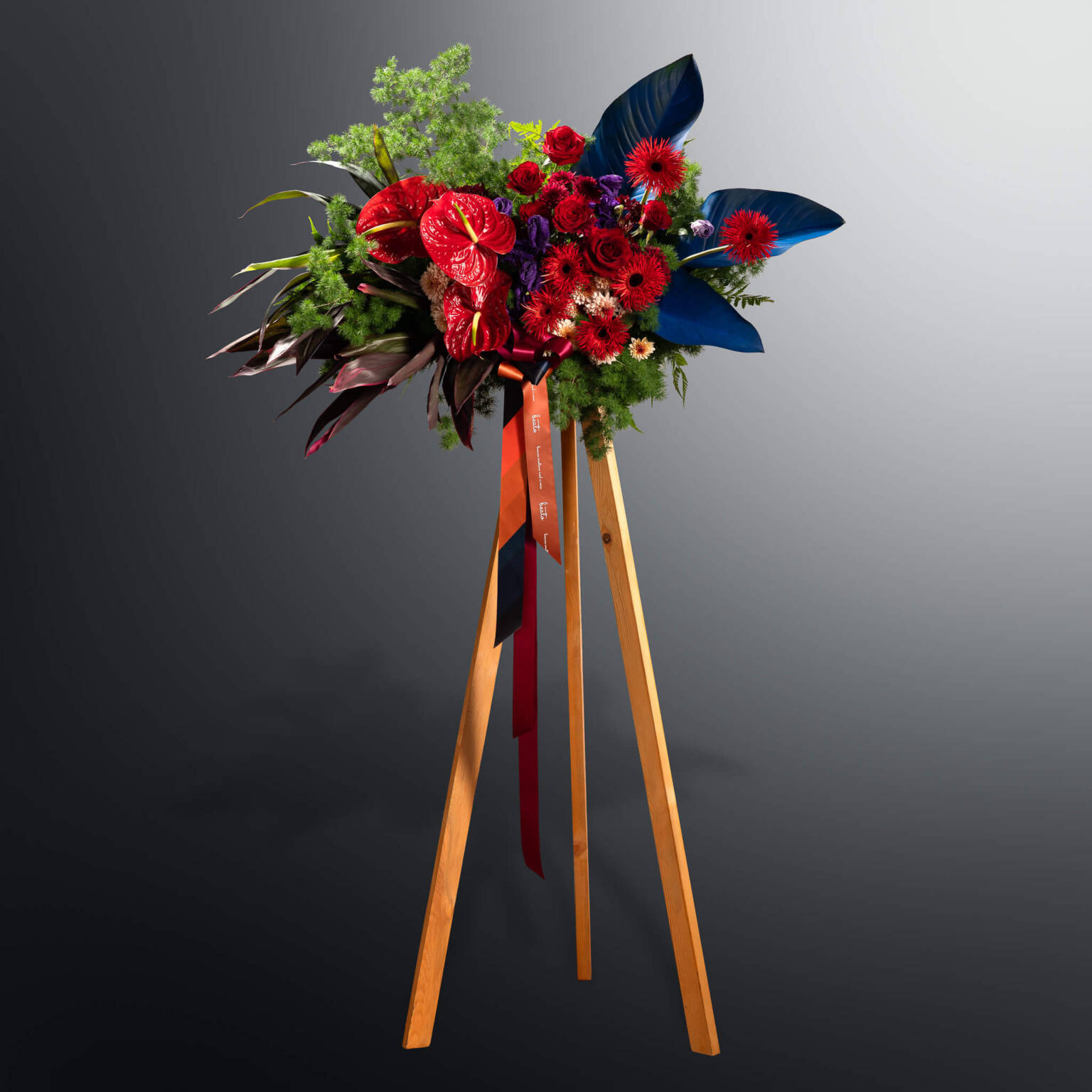 Conqueror | Celebration Flower Tripod - Beato Fiore